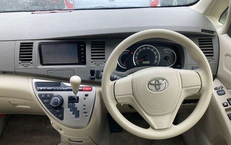 Toyota ISis I, 2014 год, 1 400 000 рублей, 3 фотография