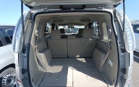 Toyota ISis I, 2014 год, 1 400 000 рублей, 14 фотография