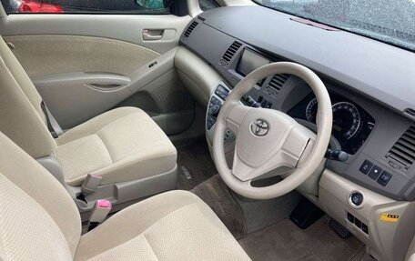Toyota ISis I, 2014 год, 1 400 000 рублей, 4 фотография