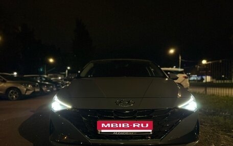 Hyundai Elantra, 2022 год, 1 900 000 рублей, 12 фотография