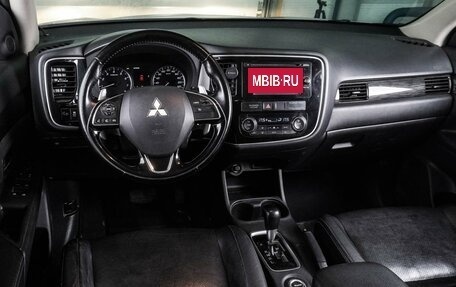 Mitsubishi Outlander III рестайлинг 3, 2015 год, 1 599 000 рублей, 6 фотография