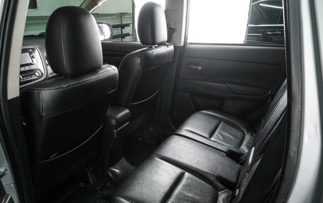 Mitsubishi Outlander III рестайлинг 3, 2015 год, 1 599 000 рублей, 11 фотография