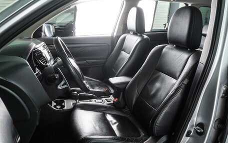 Mitsubishi Outlander III рестайлинг 3, 2015 год, 1 599 000 рублей, 10 фотография