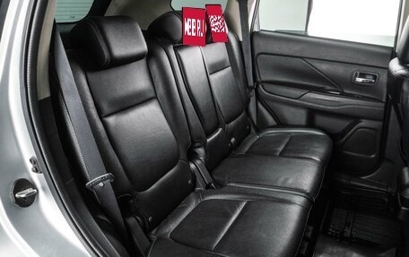 Mitsubishi Outlander III рестайлинг 3, 2015 год, 1 599 000 рублей, 7 фотография