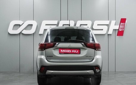 Mitsubishi Outlander III рестайлинг 3, 2015 год, 1 599 000 рублей, 4 фотография