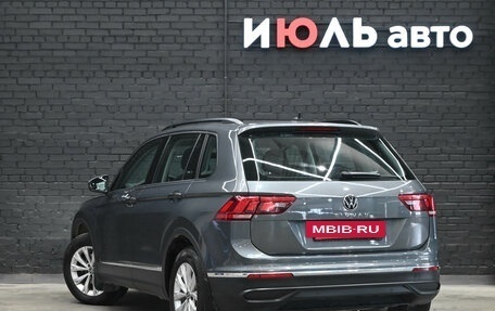 Volkswagen Tiguan II, 2021 год, 2 900 000 рублей, 4 фотография