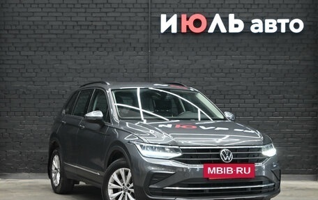 Volkswagen Tiguan II, 2021 год, 2 900 000 рублей, 3 фотография
