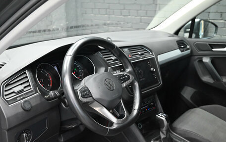 Volkswagen Tiguan II, 2021 год, 2 900 000 рублей, 18 фотография