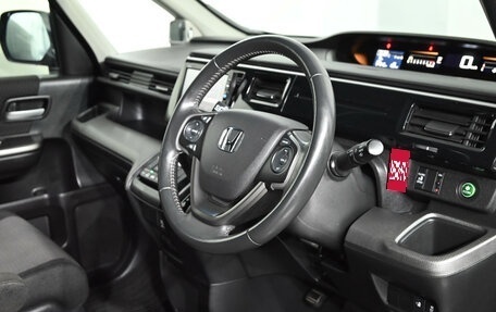 Honda Stepwgn IV, 2018 год, 2 400 000 рублей, 10 фотография