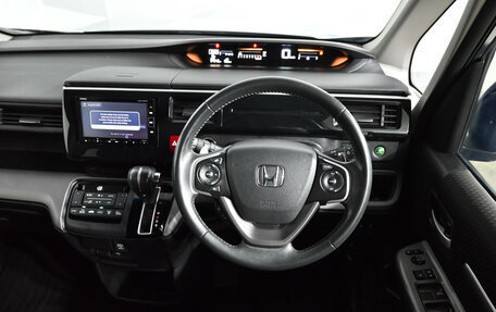 Honda Stepwgn IV, 2018 год, 2 400 000 рублей, 12 фотография