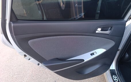 Hyundai Solaris II рестайлинг, 2013 год, 550 000 рублей, 13 фотография