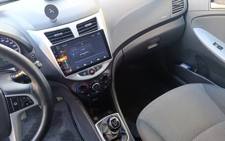 Hyundai Solaris II рестайлинг, 2013 год, 550 000 рублей, 12 фотография