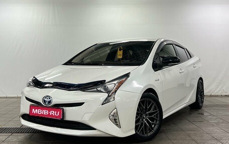 Toyota Prius IV XW50, 2016 год, 1 780 000 рублей, 1 фотография