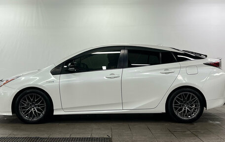 Toyota Prius IV XW50, 2016 год, 1 780 000 рублей, 4 фотография