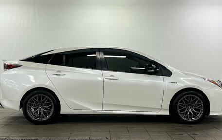 Toyota Prius IV XW50, 2016 год, 1 780 000 рублей, 3 фотография