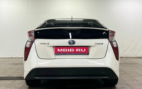 Toyota Prius IV XW50, 2016 год, 1 780 000 рублей, 6 фотография