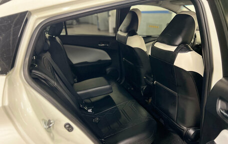 Toyota Prius IV XW50, 2016 год, 1 780 000 рублей, 8 фотография