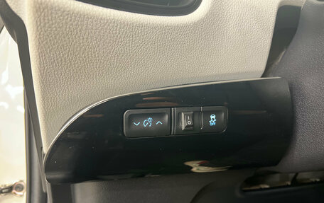 Toyota Prius IV XW50, 2016 год, 1 780 000 рублей, 21 фотография