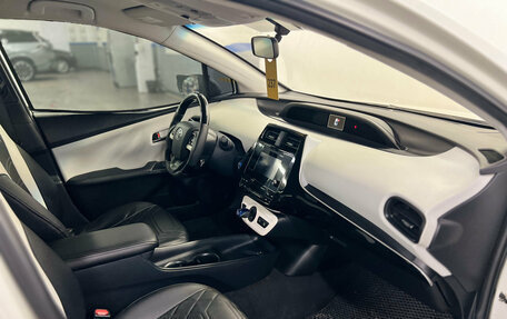 Toyota Prius IV XW50, 2016 год, 1 780 000 рублей, 7 фотография