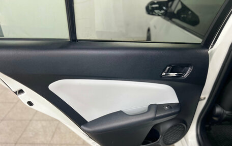 Toyota Prius IV XW50, 2016 год, 1 780 000 рублей, 14 фотография
