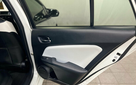 Toyota Prius IV XW50, 2016 год, 1 780 000 рублей, 10 фотография