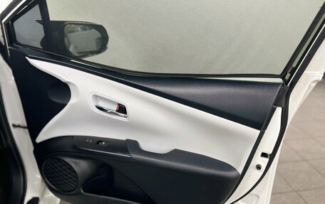Toyota Prius IV XW50, 2016 год, 1 780 000 рублей, 9 фотография