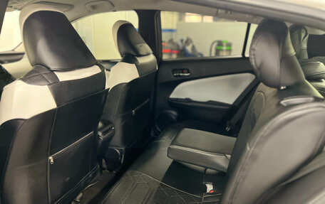 Toyota Prius IV XW50, 2016 год, 1 780 000 рублей, 12 фотография