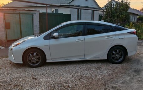 Toyota Prius IV XW50, 2018 год, 1 750 000 рублей, 2 фотография