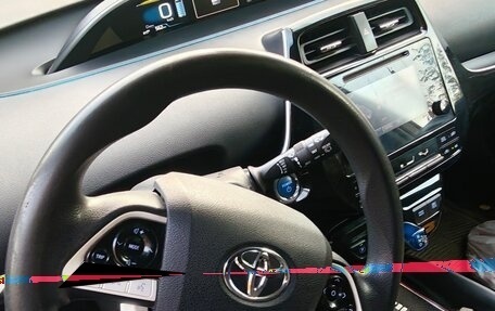 Toyota Prius IV XW50, 2018 год, 1 750 000 рублей, 4 фотография