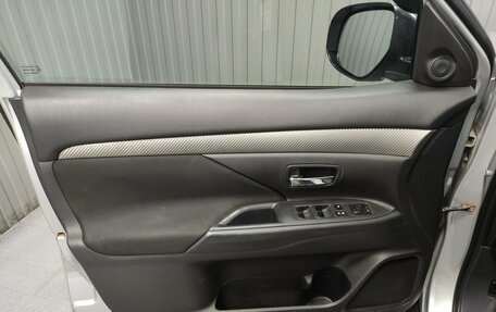 Mitsubishi Outlander III рестайлинг 3, 2013 год, 1 235 000 рублей, 14 фотография