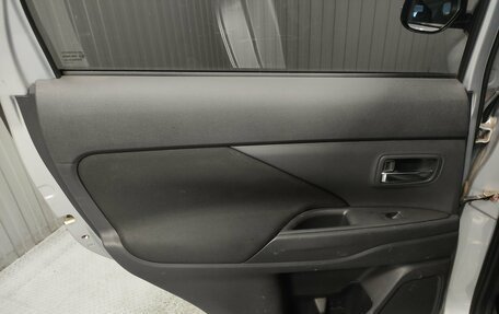Mitsubishi Outlander III рестайлинг 3, 2013 год, 1 235 000 рублей, 15 фотография