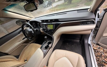 Toyota Camry, 2018 год, 3 200 000 рублей, 9 фотография