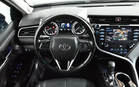 Toyota Camry, 2018 год, 2 650 000 рублей, 11 фотография