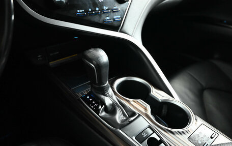 Toyota Camry, 2018 год, 2 650 000 рублей, 15 фотография