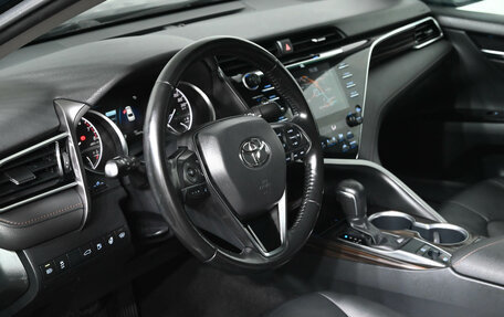 Toyota Camry, 2018 год, 2 650 000 рублей, 17 фотография