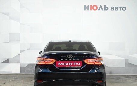 Toyota Camry, 2018 год, 2 650 000 рублей, 5 фотография