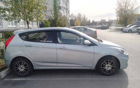 Hyundai Solaris II рестайлинг, 2011 год, 650 000 рублей, 2 фотография