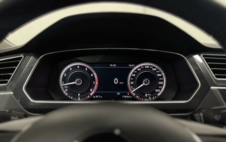 Volkswagen Tiguan II, 2018 год, 2 399 000 рублей, 11 фотография