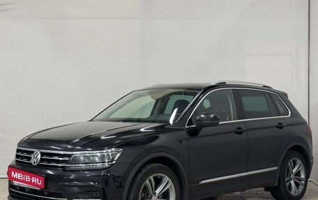 Volkswagen Tiguan II, 2018 год, 2 399 000 рублей, 2 фотография