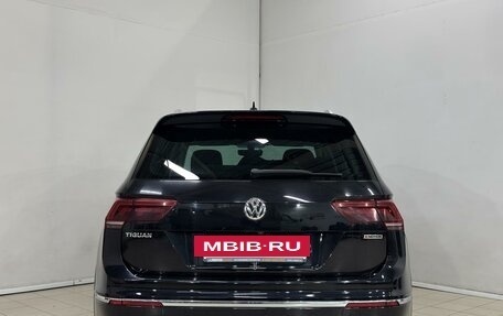 Volkswagen Tiguan II, 2018 год, 2 399 000 рублей, 5 фотография