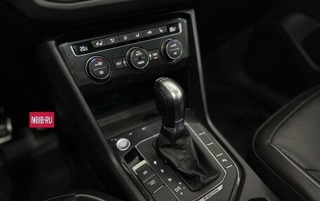 Volkswagen Tiguan II, 2018 год, 2 399 000 рублей, 14 фотография