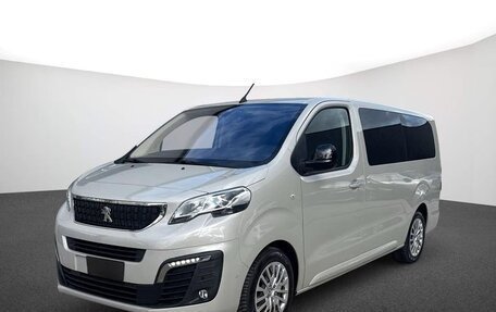 Peugeot Traveller I, 2022 год, 3 980 000 рублей, 1 фотография