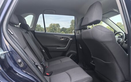 Toyota RAV4, 2021 год, 3 550 000 рублей, 7 фотография