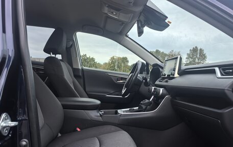 Toyota RAV4, 2021 год, 3 550 000 рублей, 6 фотография