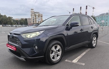 Toyota RAV4, 2021 год, 3 550 000 рублей, 2 фотография