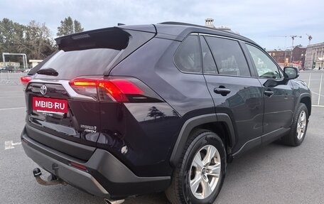 Toyota RAV4, 2021 год, 3 550 000 рублей, 3 фотография