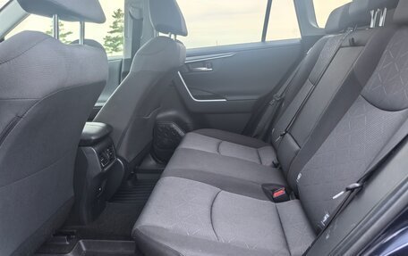 Toyota RAV4, 2021 год, 3 550 000 рублей, 8 фотография