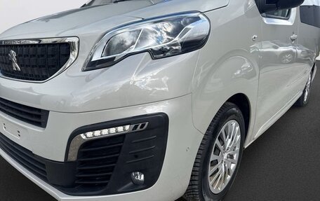 Peugeot Traveller I, 2022 год, 3 980 000 рублей, 4 фотография