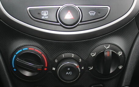 Hyundai Solaris II рестайлинг, 2014 год, 827 000 рублей, 22 фотография