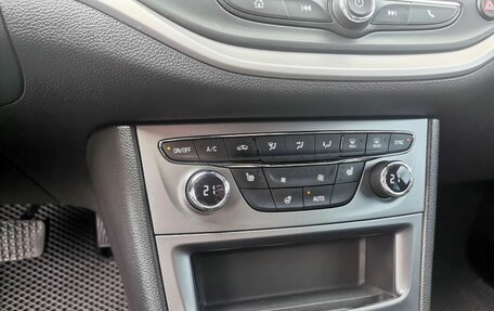 Opel Astra K, 2019 год, 1 350 000 рублей, 12 фотография